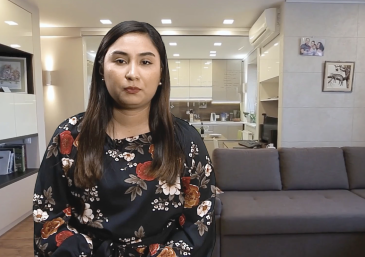 La indujeron al mundo de las fiestas, y no pudo resistir la tentación de caer en la bebida
